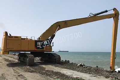 【挖掘機(jī)加長臂】挖掘機(jī)加長臂在施工的時(shí)有哪些優(yōu)勢(shì)和好處？